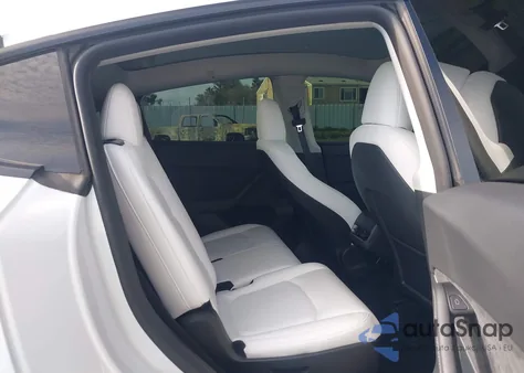 2023 Tesla Model Y Awd/Long Range Dual Motor All-Wheel Drive z USA, uszkodzony, nr VIN 7SAYGAEE9PF887623